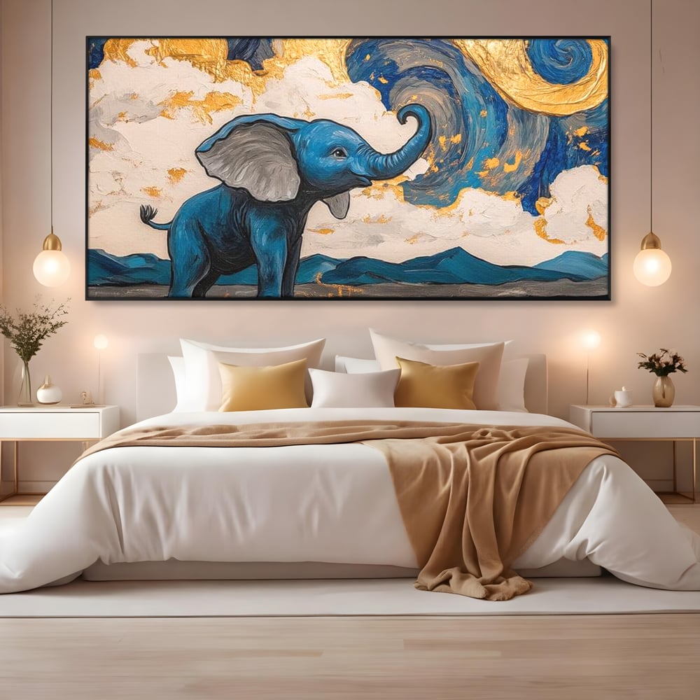 Tablou canvas cu tablou canvas cu elefant albastru, in rama de aluminiu negru, pe perete intr-un dormitor